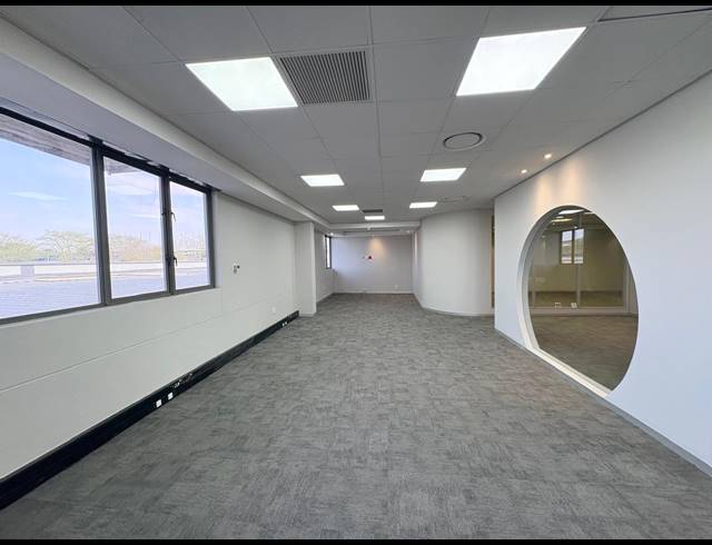 287M² OFFICE TO LET IN MAGALIESSIG